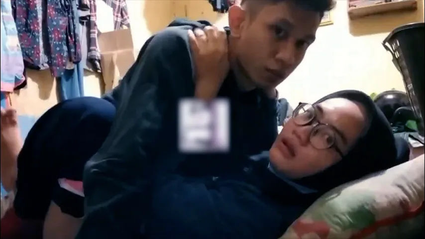 Hijab Karyawan Pabrik Plastik Selingkuh Dikosan