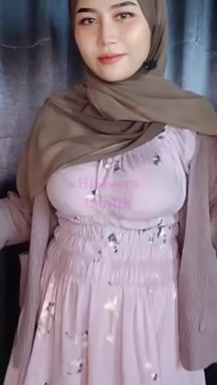 Hijab style Bunda Keisha outfit simple manja joget sampai keringetan – DoodStream
