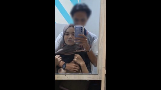 Pasutri Depok Didepan Cermin