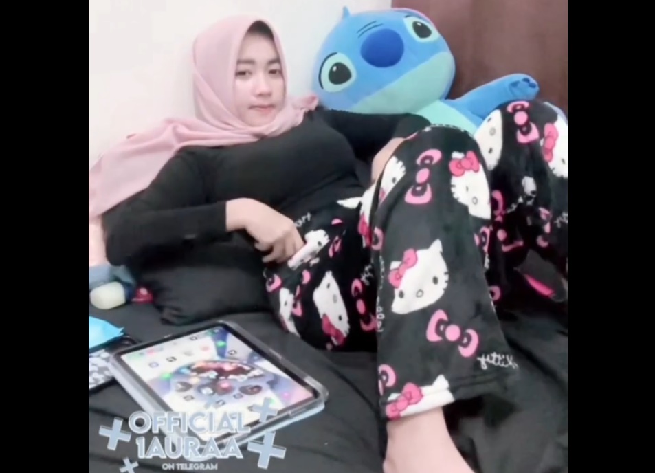 Lagi Ngejain Tugas Malah Sange