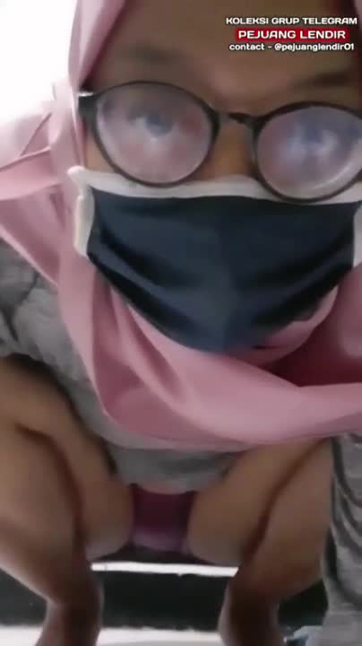 Ukhti Kacamata Buat video colmek takut Ketahuan 5