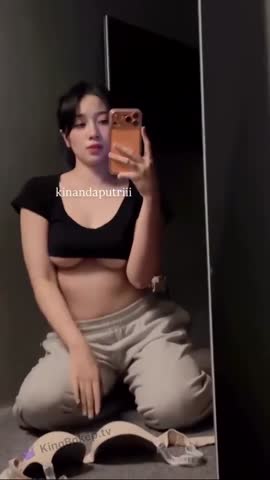 Video Selebgram Kinanda Putri Joget Tiktok (1)